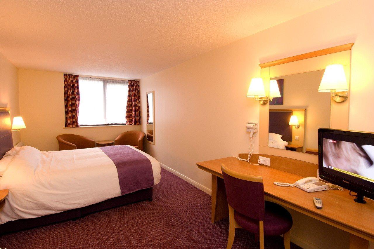 Premier Inn Cardiff Roath Esterno foto