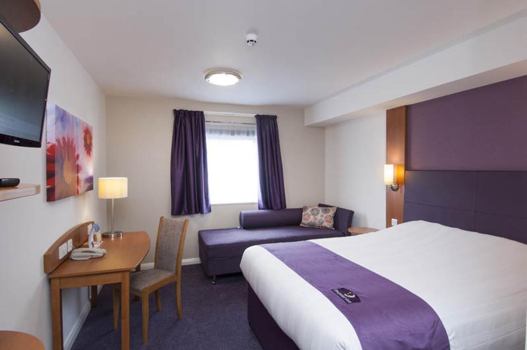 Premier Inn Cardiff Roath Camera foto