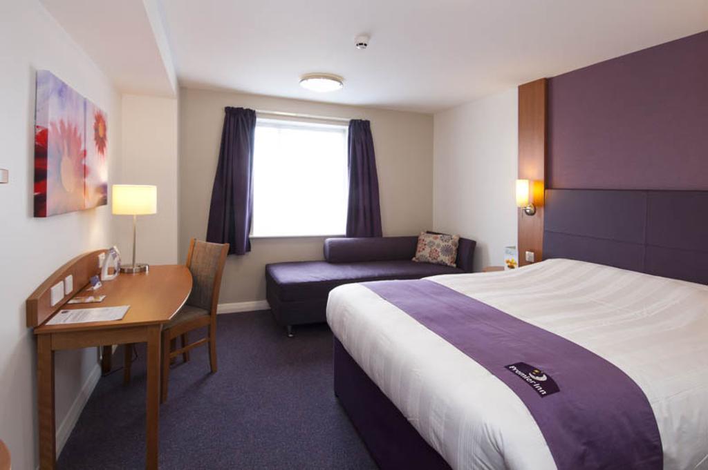 Premier Inn Cardiff Roath Camera foto