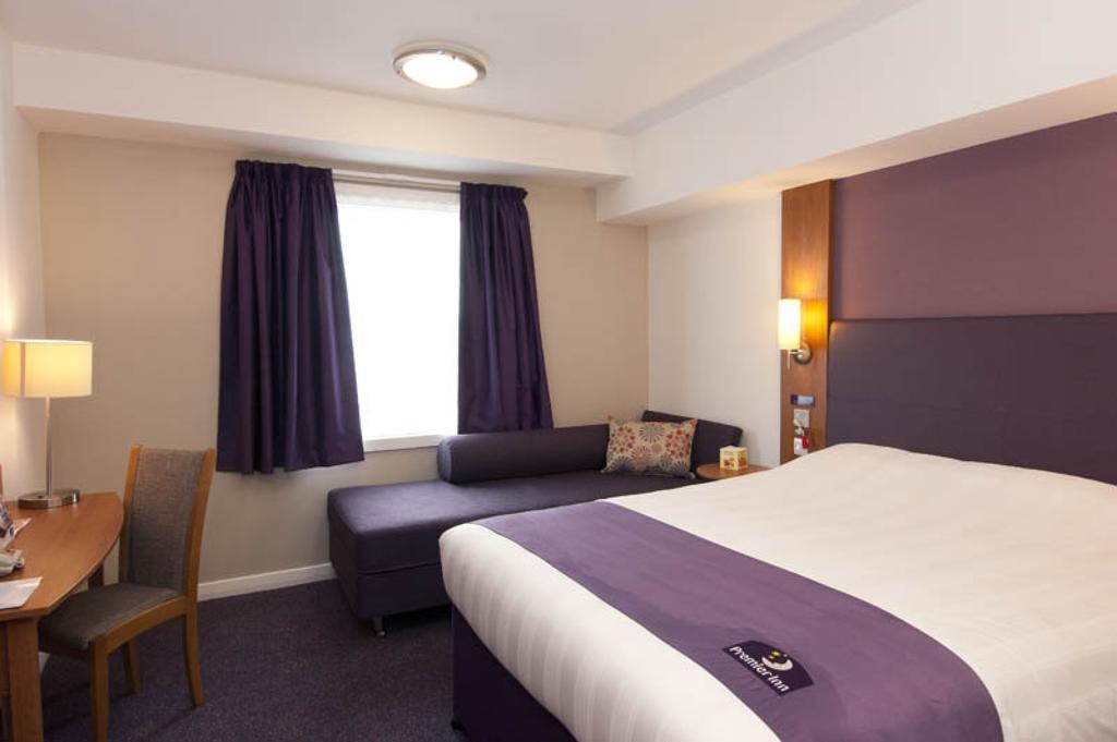 Premier Inn Cardiff Roath Esterno foto