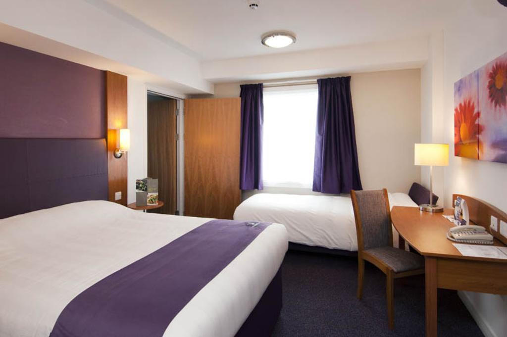Premier Inn Cardiff Roath Camera foto