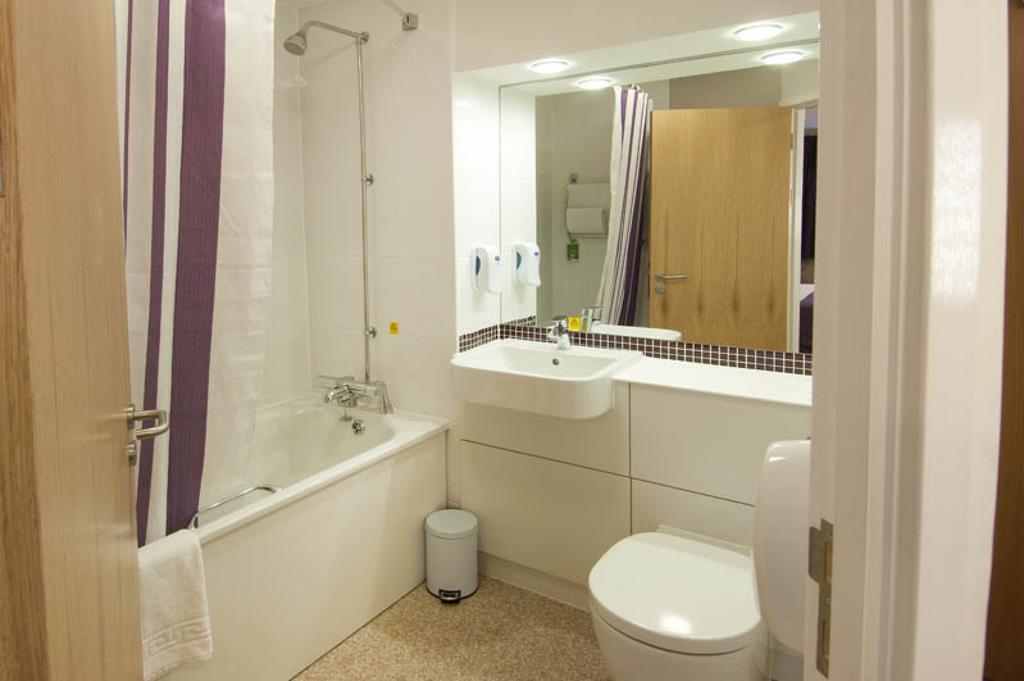 Premier Inn Cardiff Roath Camera foto