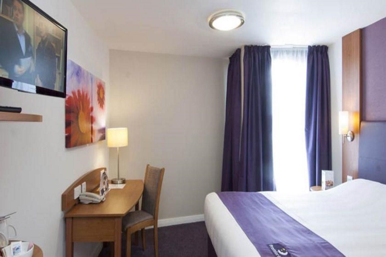 Premier Inn Cardiff Roath Esterno foto