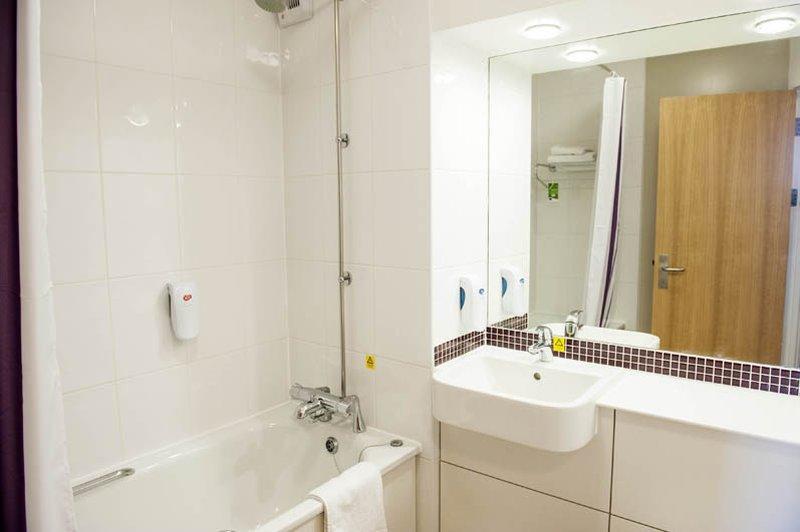Premier Inn Cardiff Roath Esterno foto