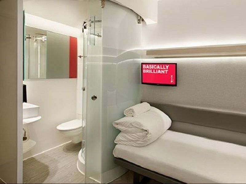 Premier Inn Cardiff Roath Esterno foto